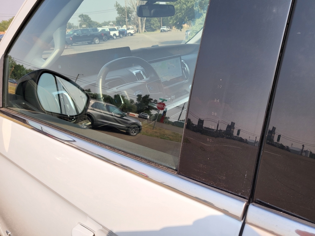 2025 Ford Expedition MAX Platinum - Oxford White exterior view 9