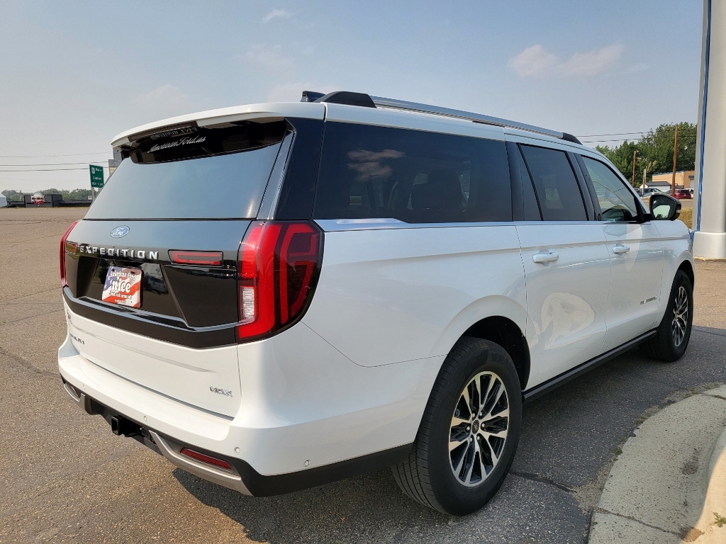 2025 Ford Expedition MAX Platinum - Oxford White exterior view 4