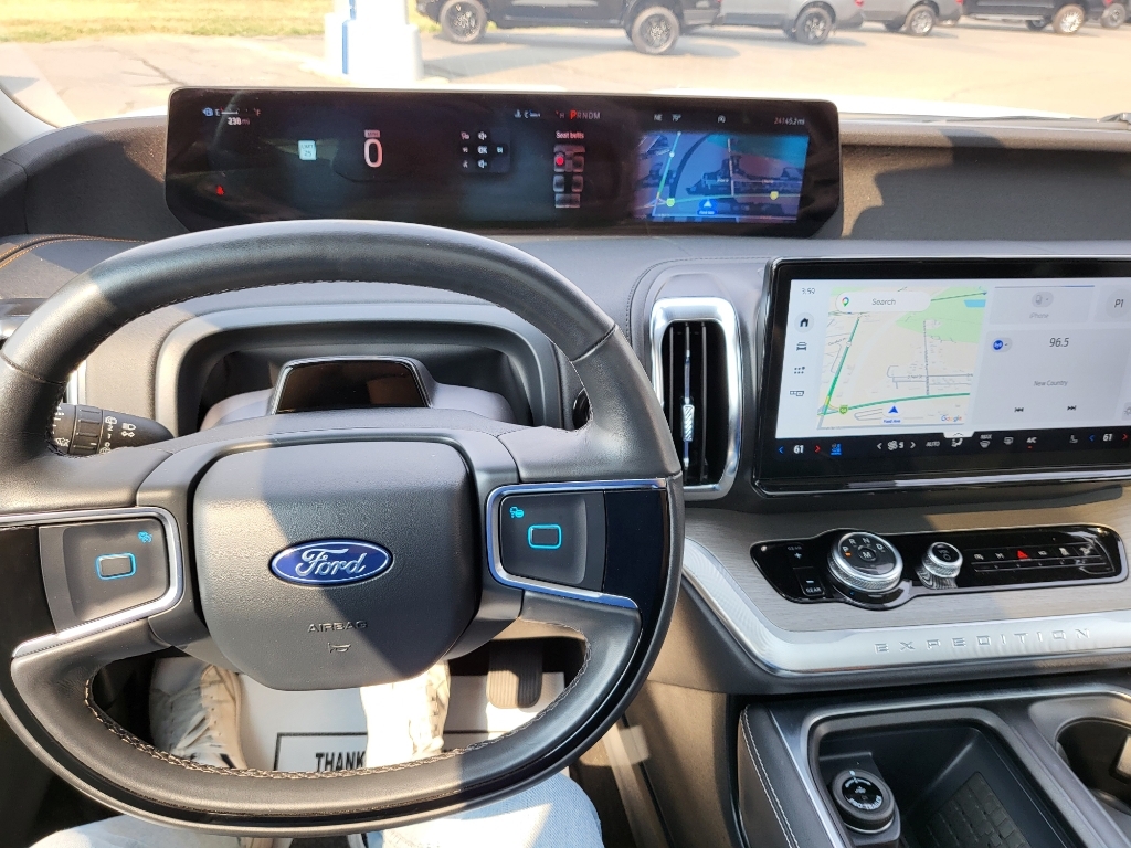 2025 Ford Expedition MAX Platinum - Oxford White exterior view 13