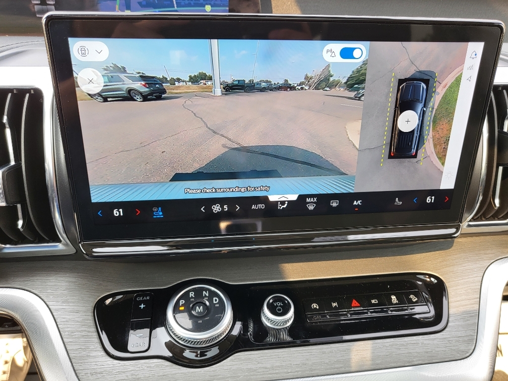 2025 Ford Expedition MAX Platinum - Oxford White exterior view 17