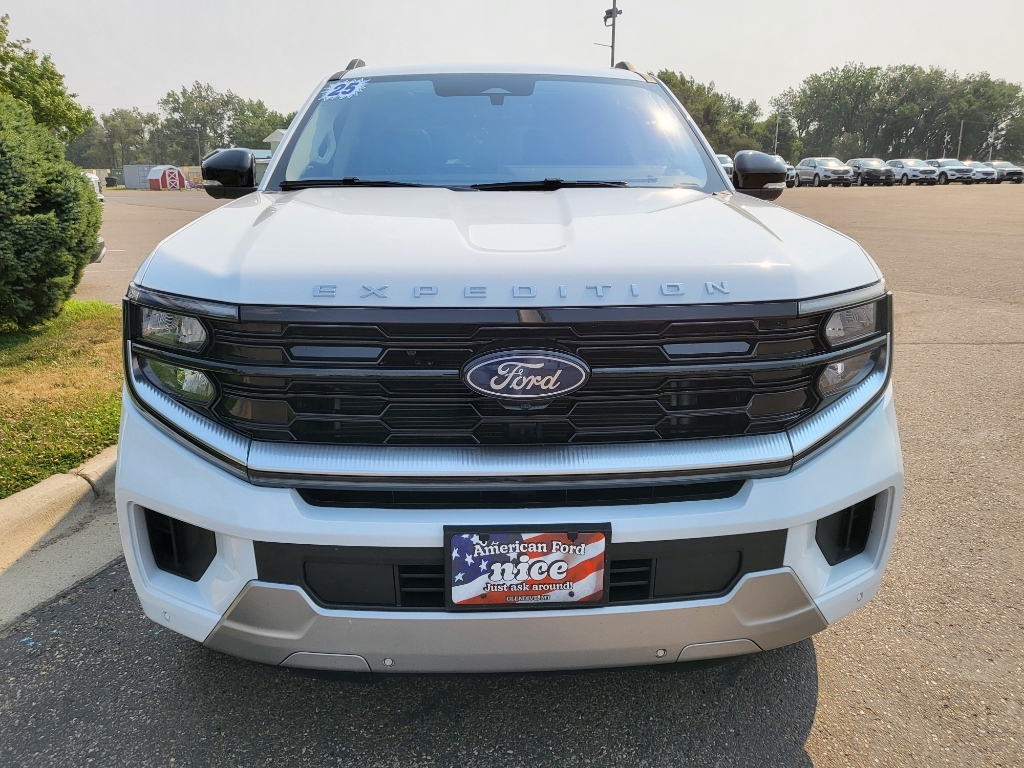 2025 Ford Expedition MAX Platinum - Oxford White exterior view 2