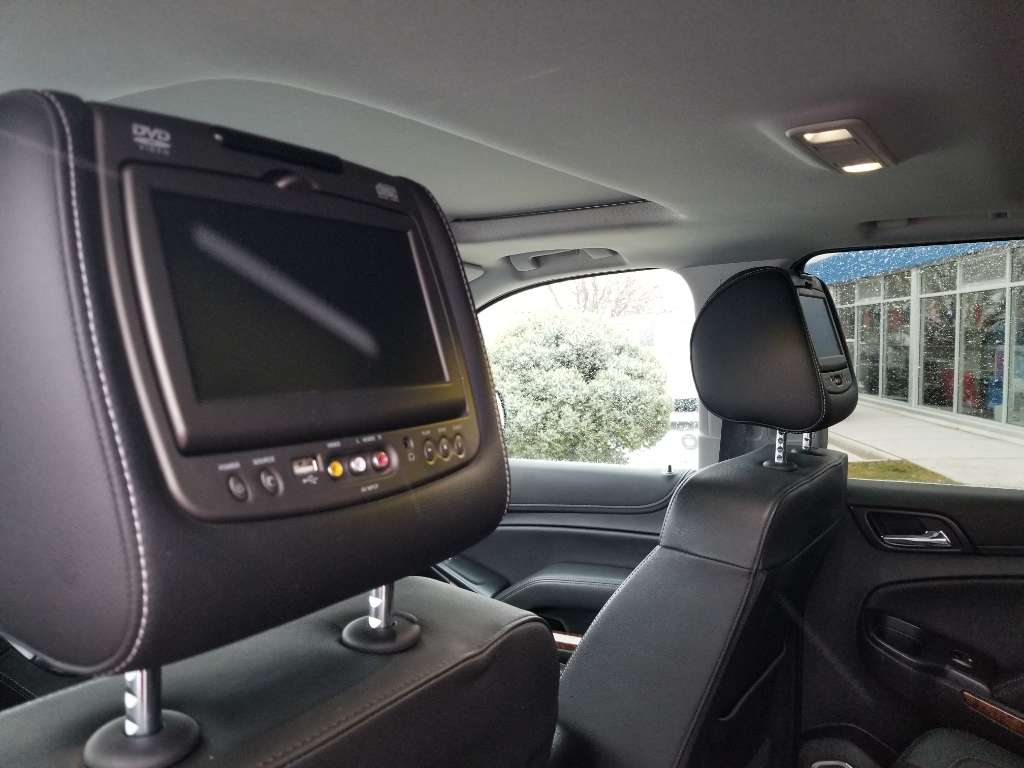2019 Chevrolet Suburban 1500 - Summit White exterior view 11