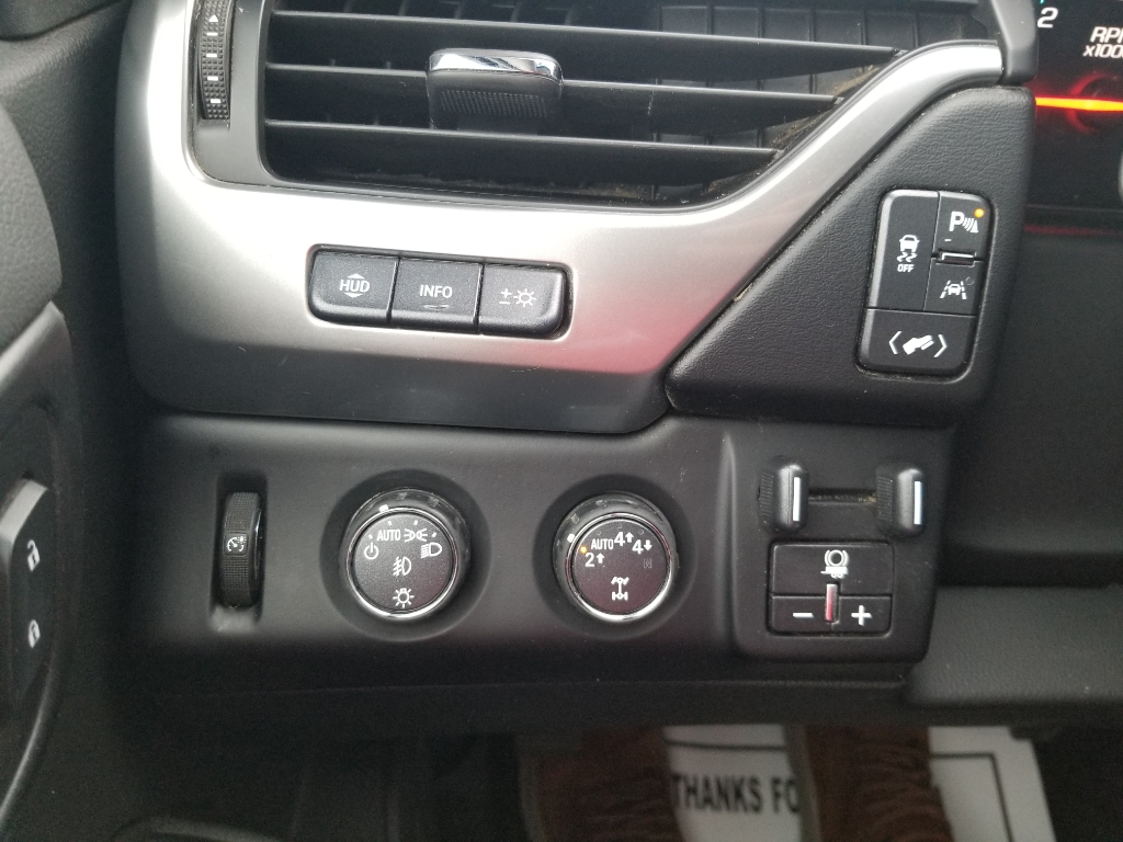 2019 Chevrolet Suburban 1500 - Summit White exterior view 18