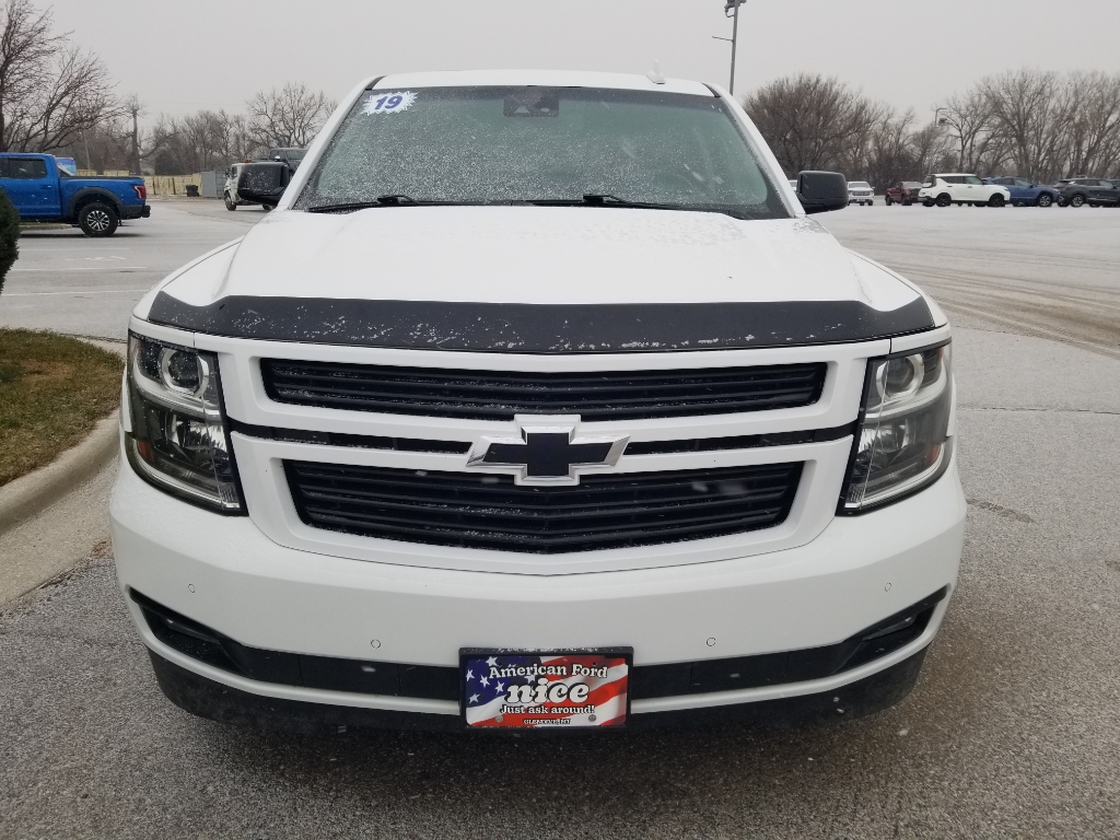 2019 Chevrolet Suburban 1500 - Summit White exterior view 2