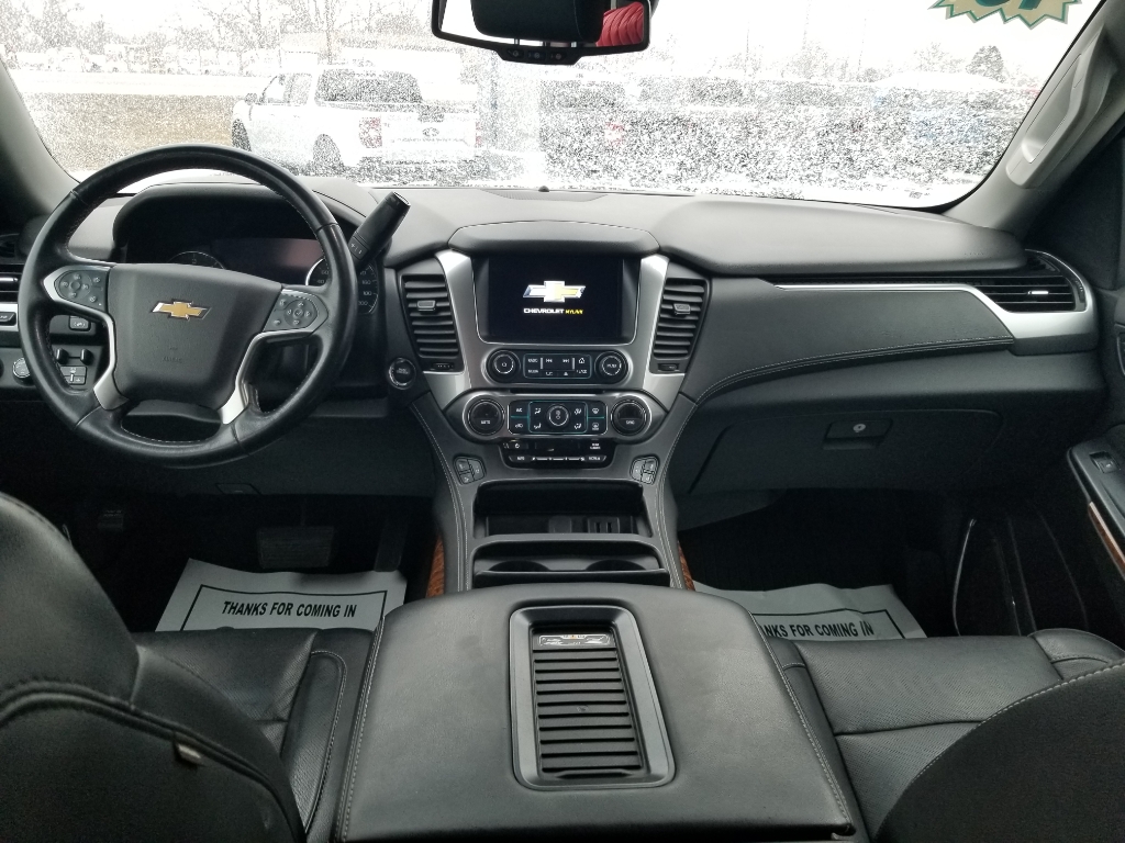 2019 Chevrolet Suburban 1500 - Summit White exterior view 13