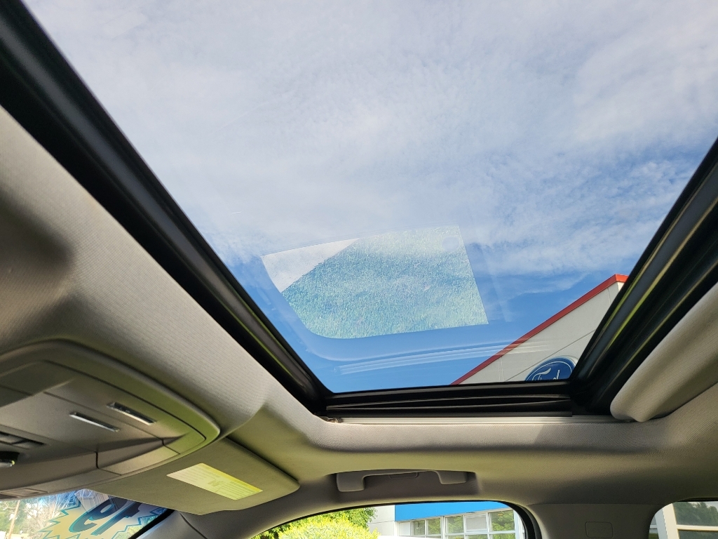 2019 Chevrolet Suburban 1500 - Summit White exterior view 15
