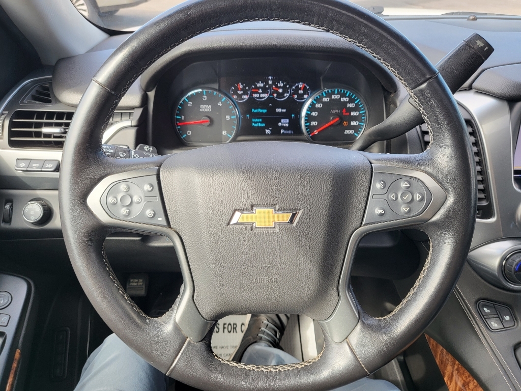 2019 Chevrolet Suburban 1500 - Summit White exterior view 11