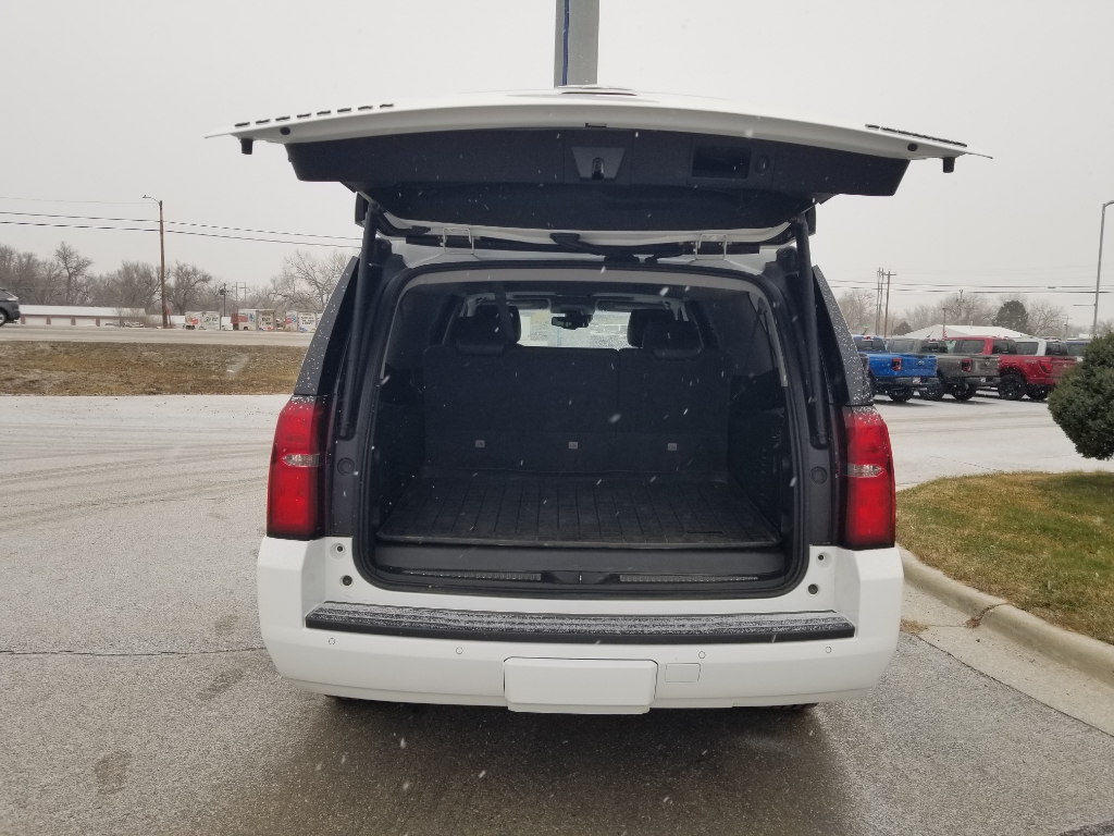 2019 Chevrolet Suburban 1500 - Summit White exterior view 7