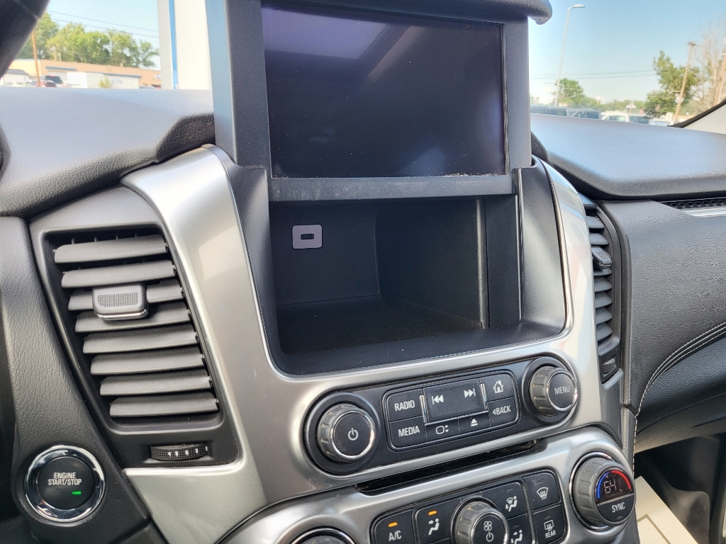 2019 Chevrolet Suburban 1500 - Summit White exterior view 16