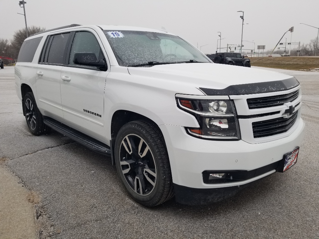 2019 Chevrolet Suburban 1500 - Summit White exterior view 3