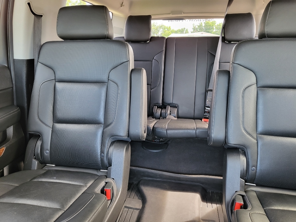 2019 Chevrolet Suburban 1500 - Summit White exterior view 18