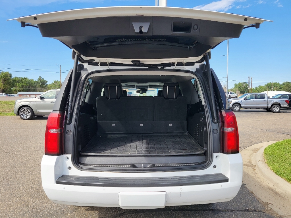 2019 Chevrolet Suburban 1500 - Summit White exterior view 6