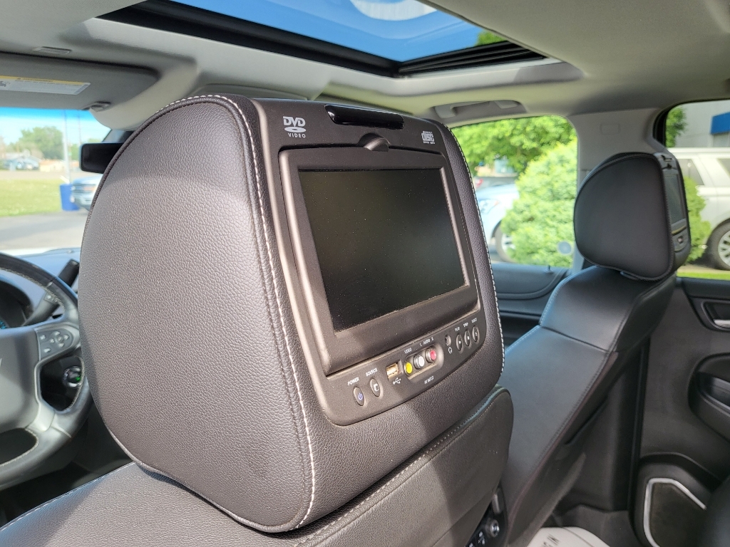 2019 Chevrolet Suburban 1500 - Summit White exterior view 20
