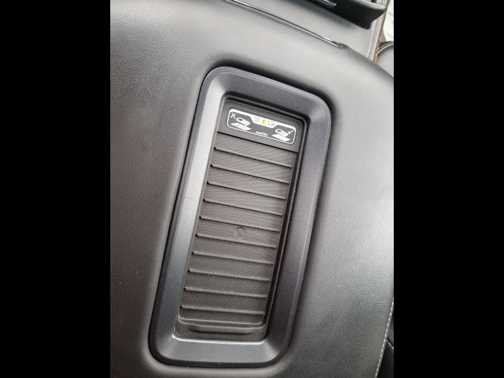 2019 Chevrolet Suburban 1500 - Summit White exterior view 19