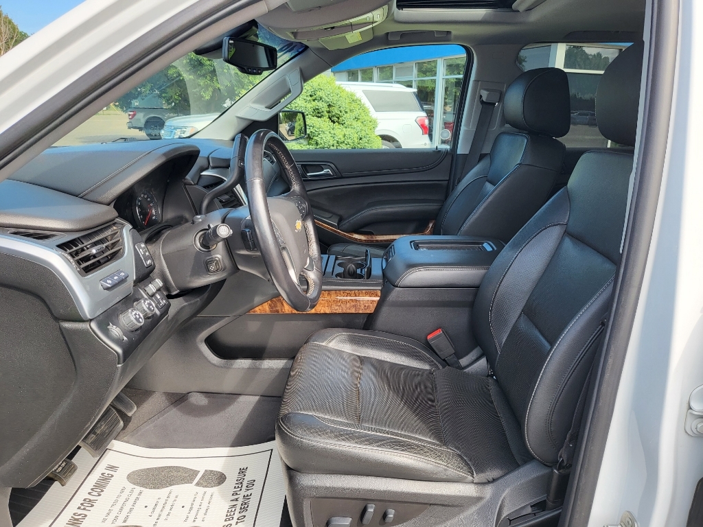 2019 Chevrolet Suburban 1500 - Summit White exterior view 10