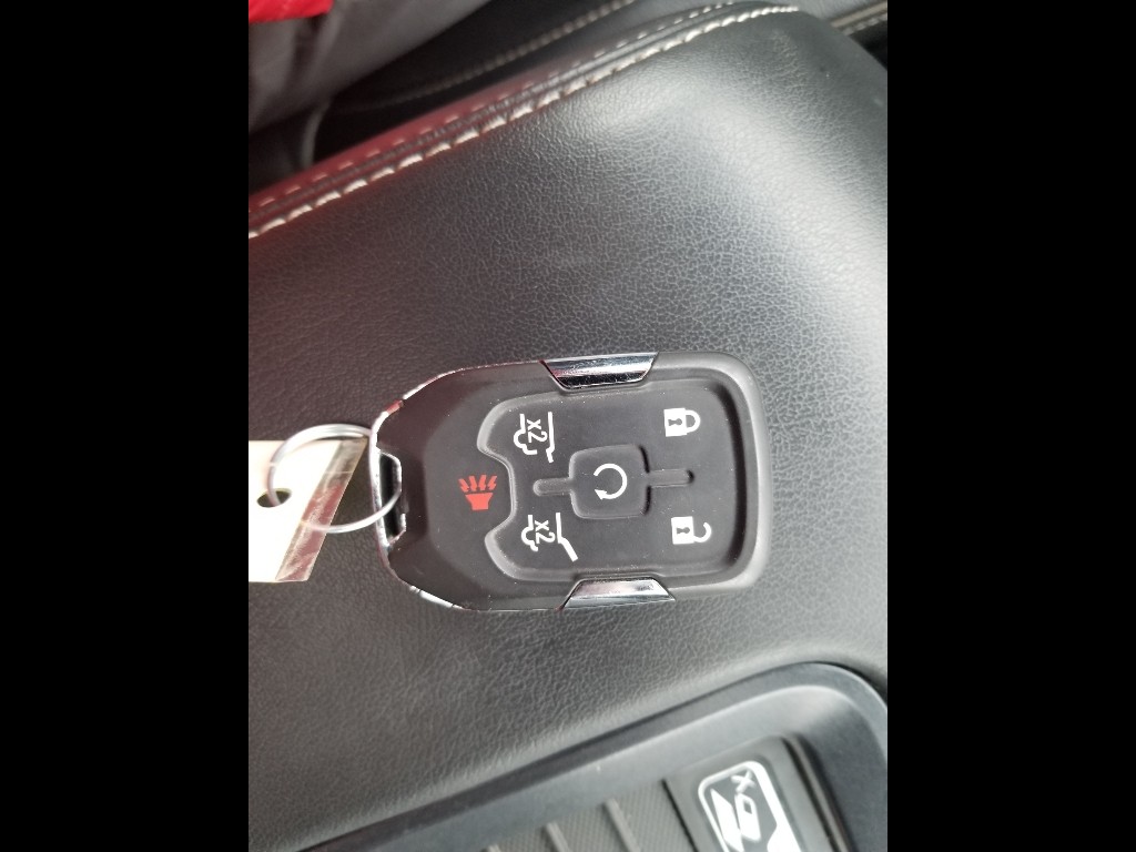 2019 Chevrolet Suburban 1500 - Summit White exterior view 20