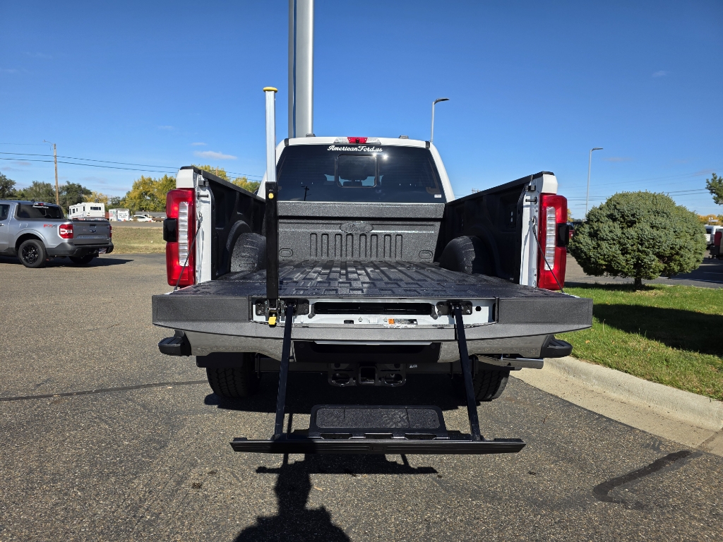 2026 Ford F-350 Super Duty - Star White Metallic Tri-Coat exterior view 8
