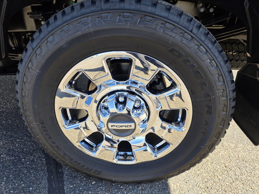 2026 Ford F-350 Super Duty - Star White Metallic Tri-Coat exterior view 9