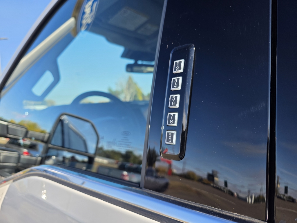 2026 Ford F-350 Super Duty - Star White Metallic Tri-Coat exterior view 10