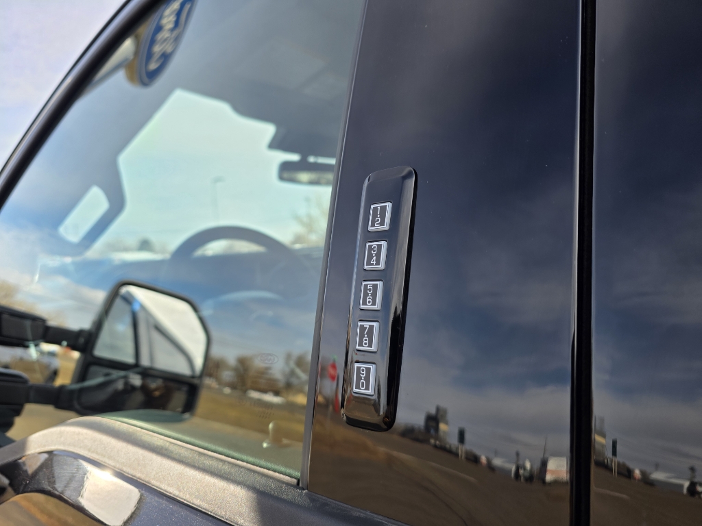 2026 Ford F-250 Super Duty - Agate Black Metallic exterior view 9