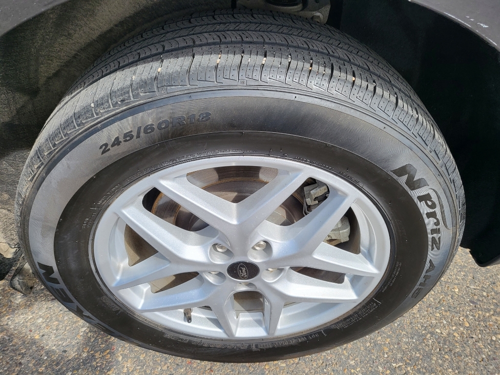 2023 Ford Edge SEL - Agate Black Metallic exterior view 9