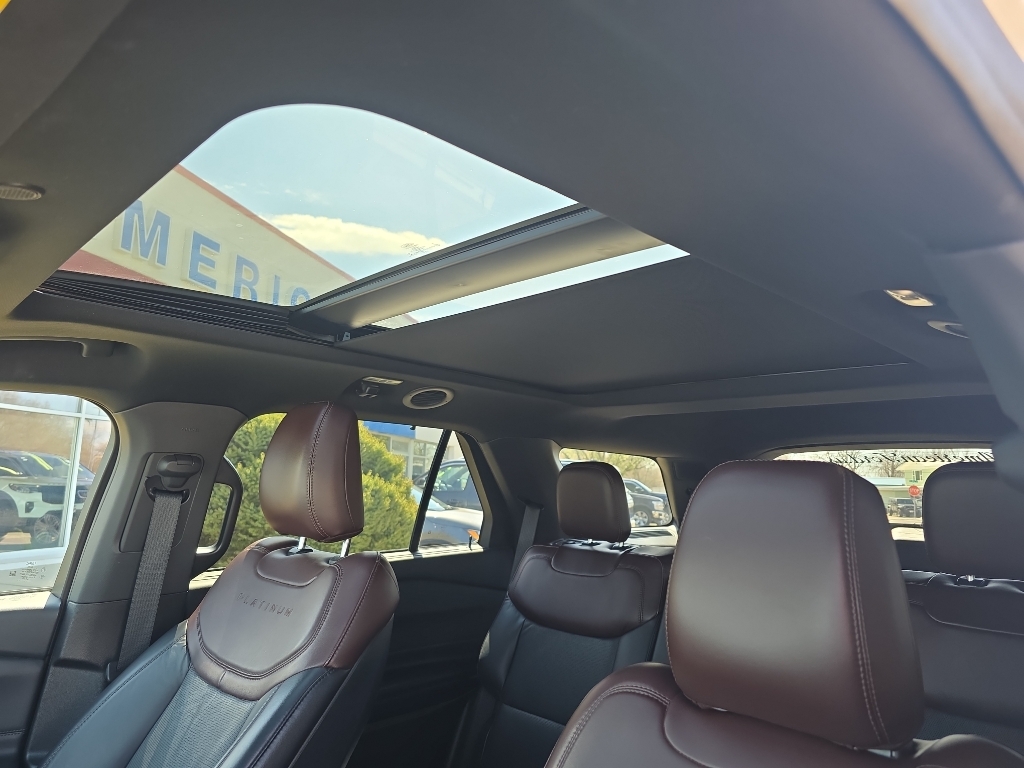 2020 Ford Explorer Platinum - Star White Metallic Tri-Coat exterior view 8
