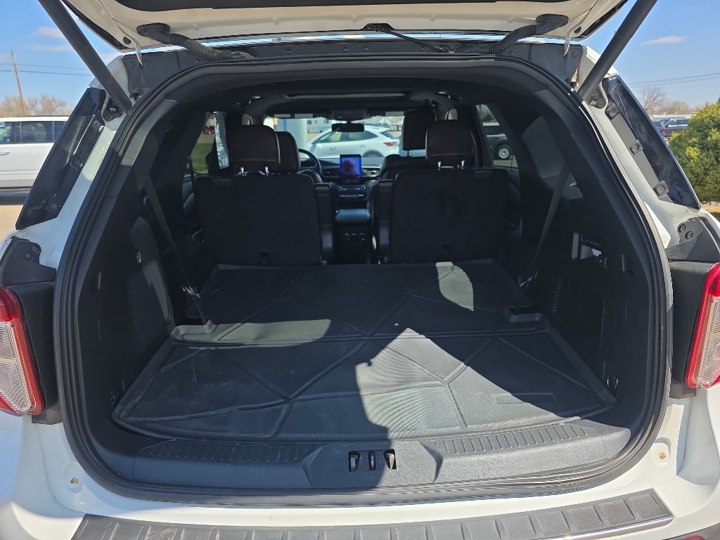 2020 Ford Explorer Platinum - Star White Metallic Tri-Coat exterior view 18