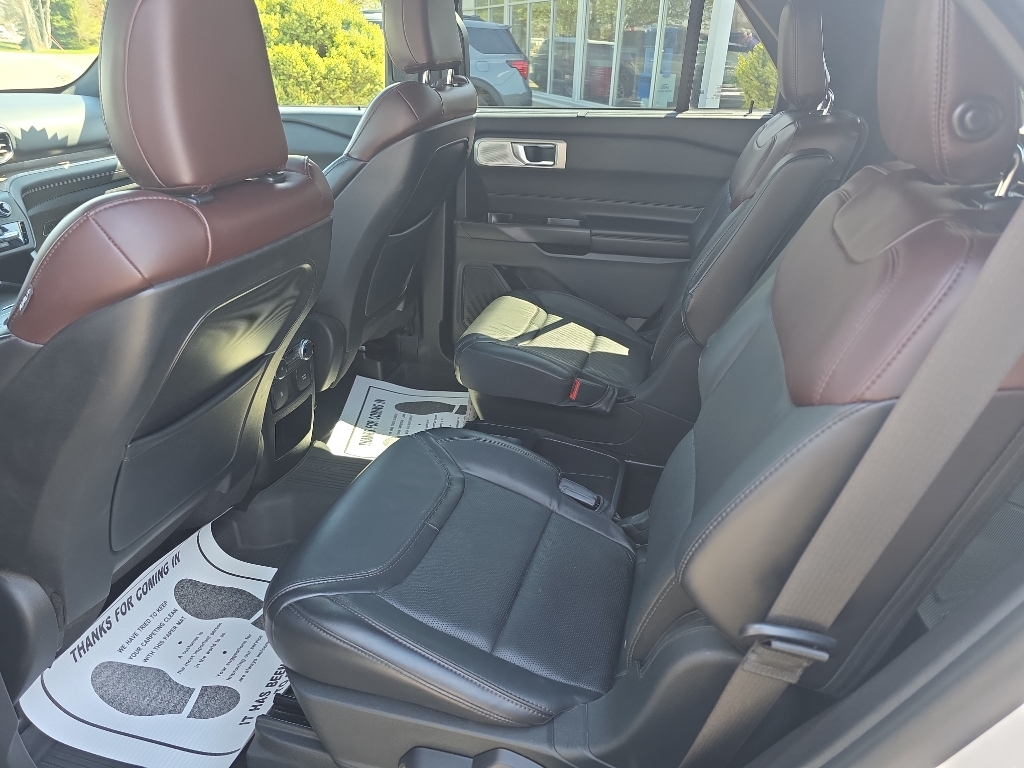 2020 Ford Explorer Platinum - Star White Metallic Tri-Coat exterior view 9