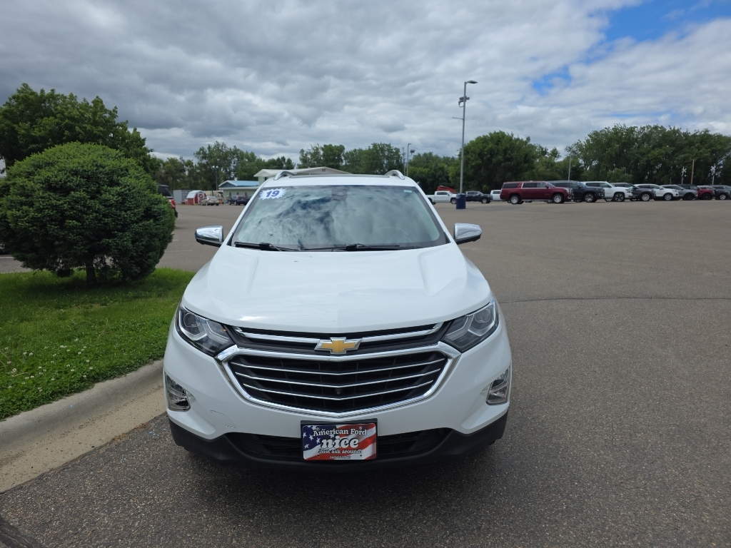 2019 Chevrolet Equinox Premier - Summit White exterior view 3