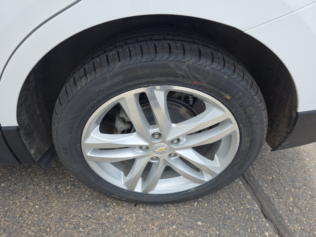 2019 Chevrolet Equinox Premier - Summit White exterior view 9