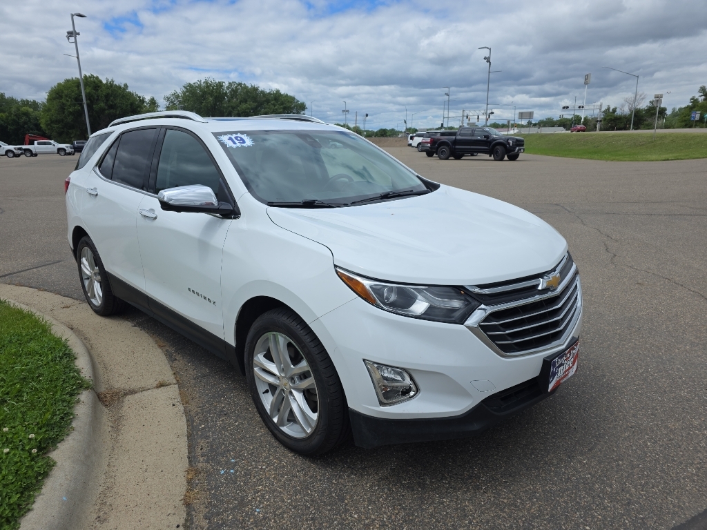 2019 Chevrolet Equinox Premier - Summit White exterior view 4