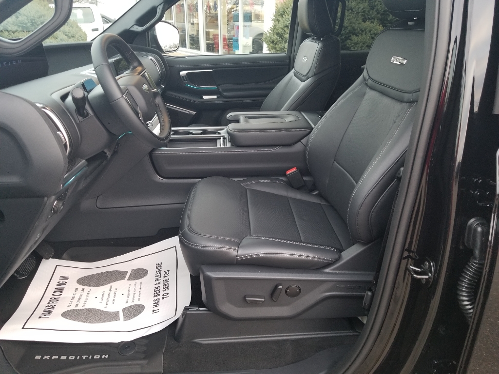 2025 Ford Expedition MAX Platinum - Agate Black Metallic exterior view 11