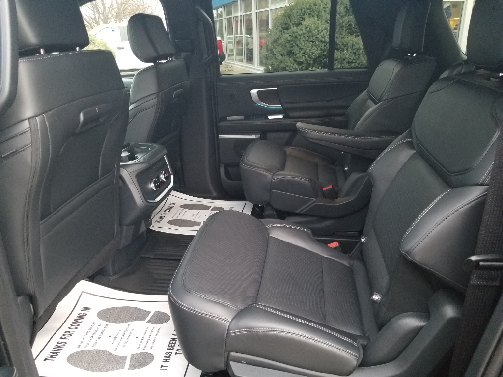 2025 Ford Expedition MAX Platinum - Agate Black Metallic exterior view 12