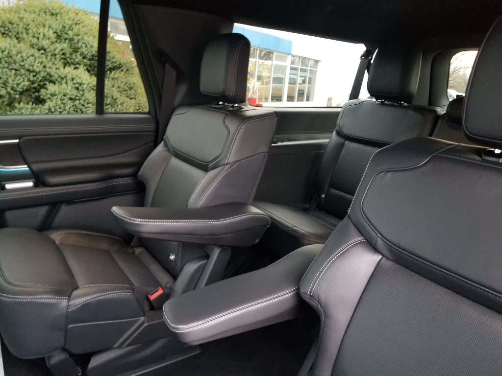 2025 Ford Expedition MAX Platinum - Agate Black Metallic exterior view 13