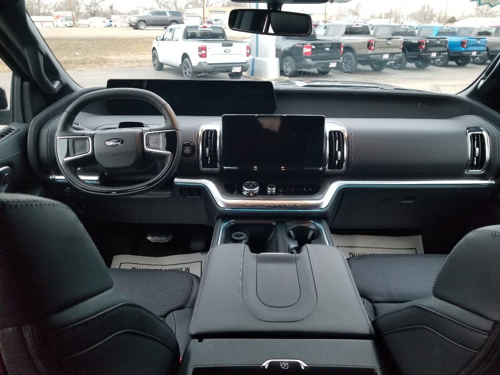 2025 Ford Expedition MAX Platinum - Agate Black Metallic exterior view 14
