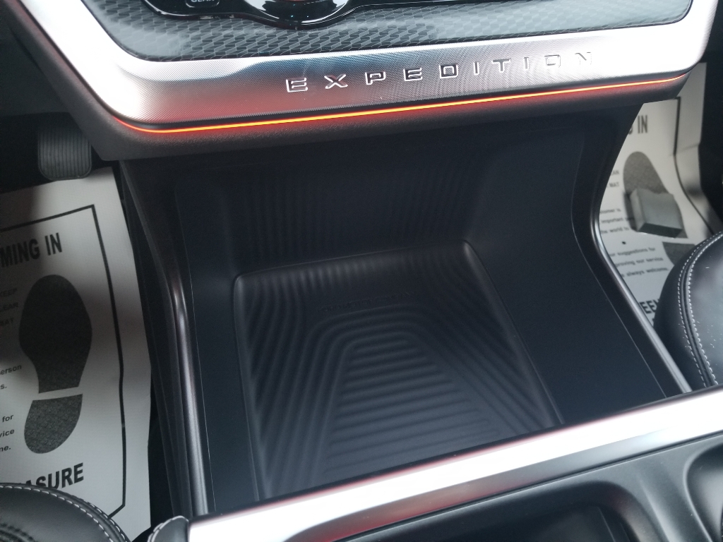 2025 Ford Expedition MAX Platinum - Agate Black Metallic exterior view 16