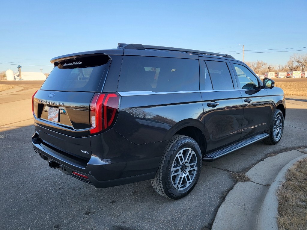 2026 Ford Expedition MAX Active - Dark Matter Gray Metallic exterior view 4