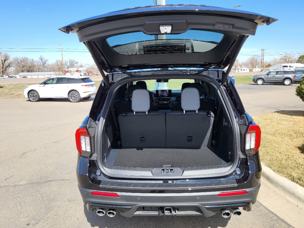 2026 Ford Explorer ST - Agate Black Metallic exterior view 6