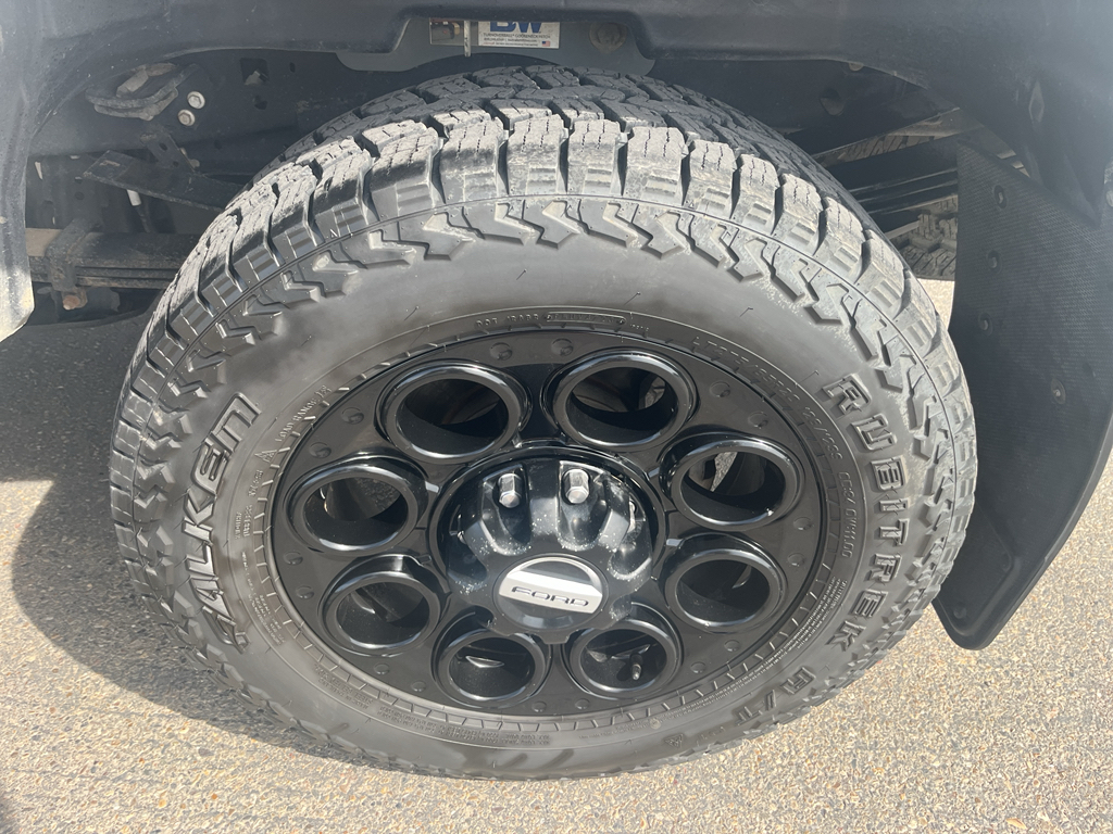 2024 Ford F-250 Super Duty - Star White Metallic Tri-Coat exterior view 8