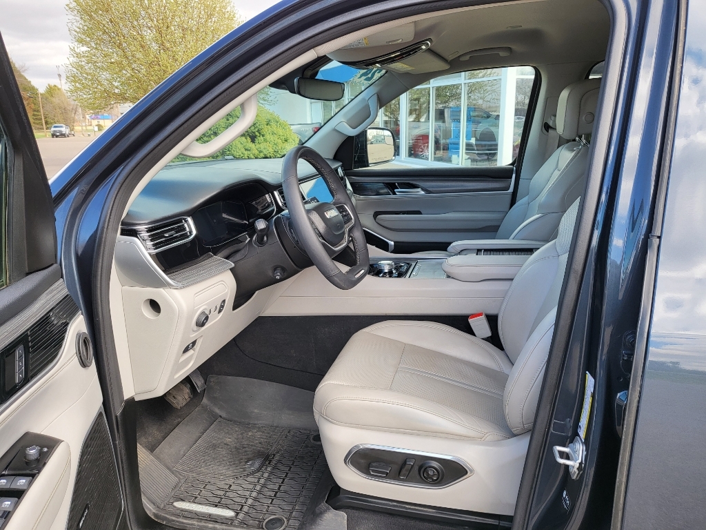 2024 Jeep Wagoneer Series II - River Rock exterior view 10