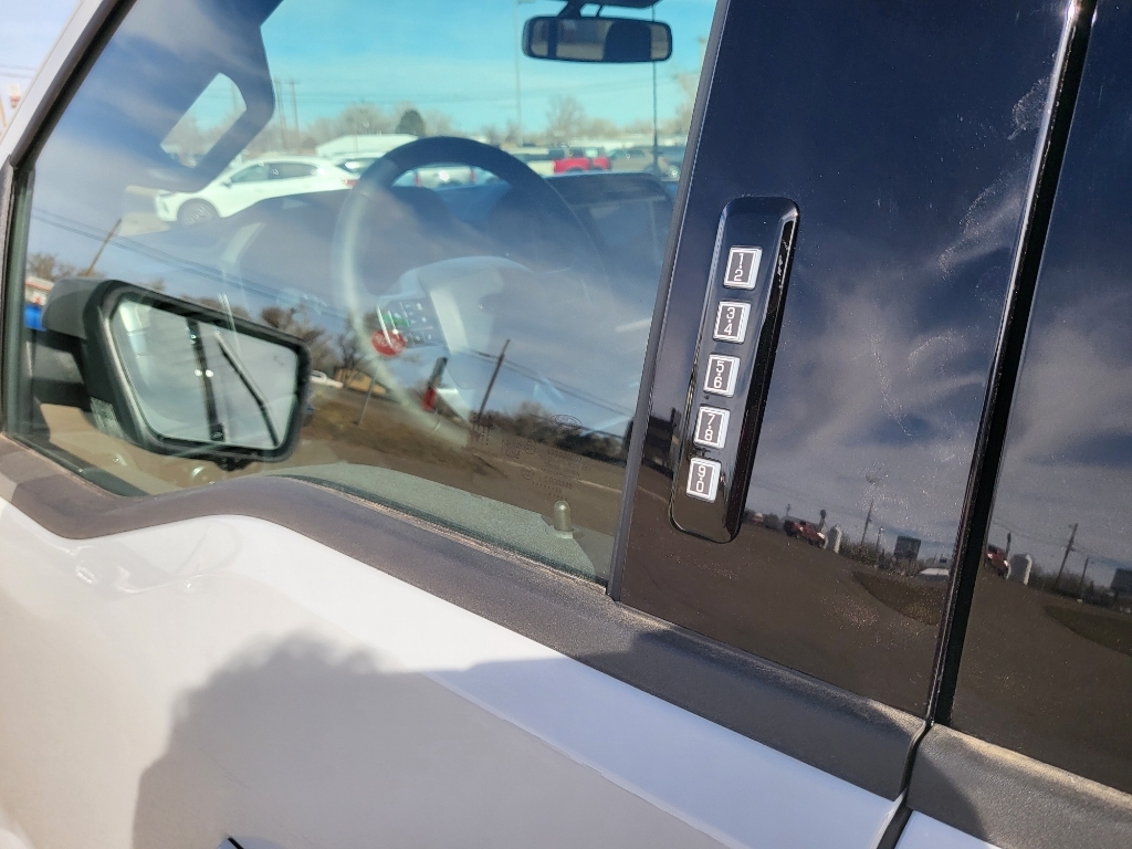 2026 Ford F-150 LARIAT - AVALANCHE exterior view 11