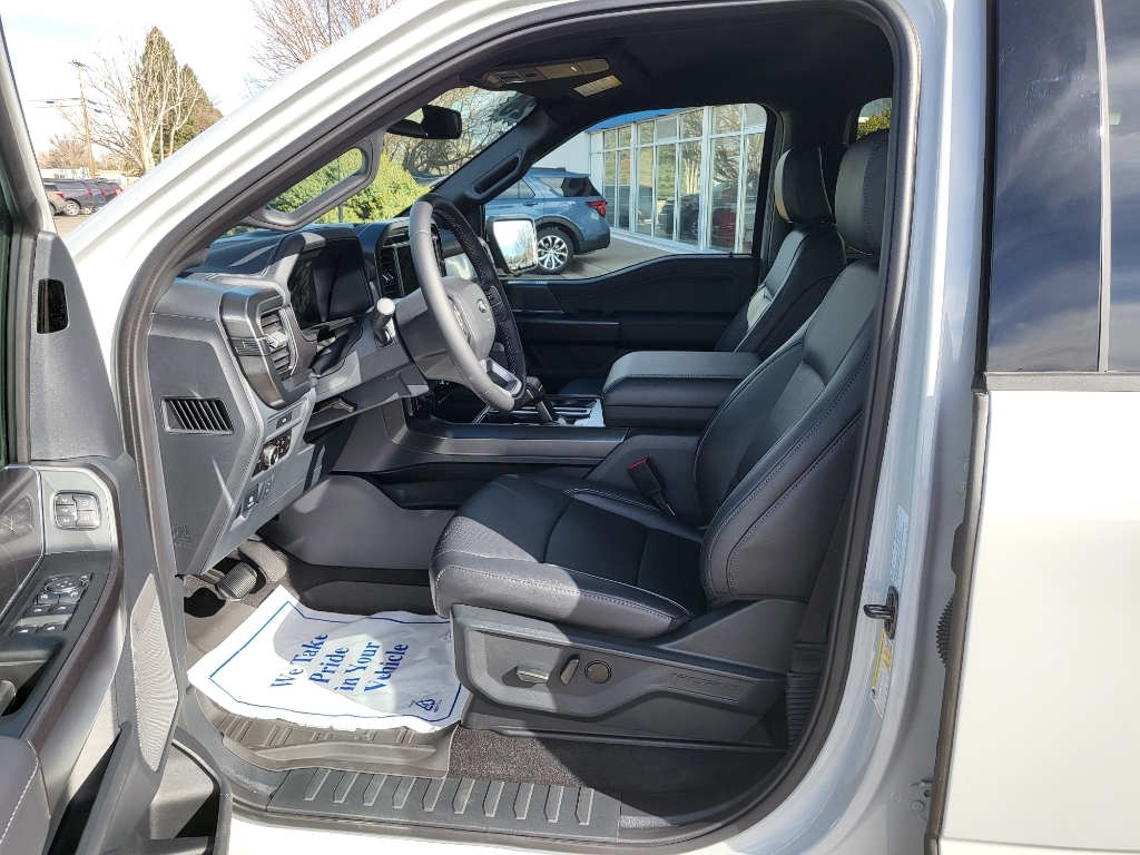 2026 Ford F-150 LARIAT - AVALANCHE exterior view 12