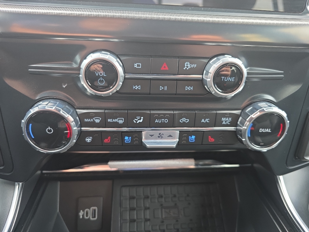 2025 Ford F-150 Raptor - Agate Black Metallic exterior view 19
