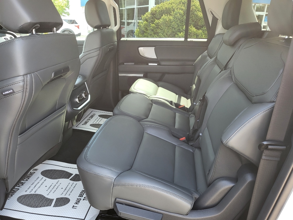 2026 Ford Expedition MAX Active - Star White Metallic Tri-Coat exterior view 18