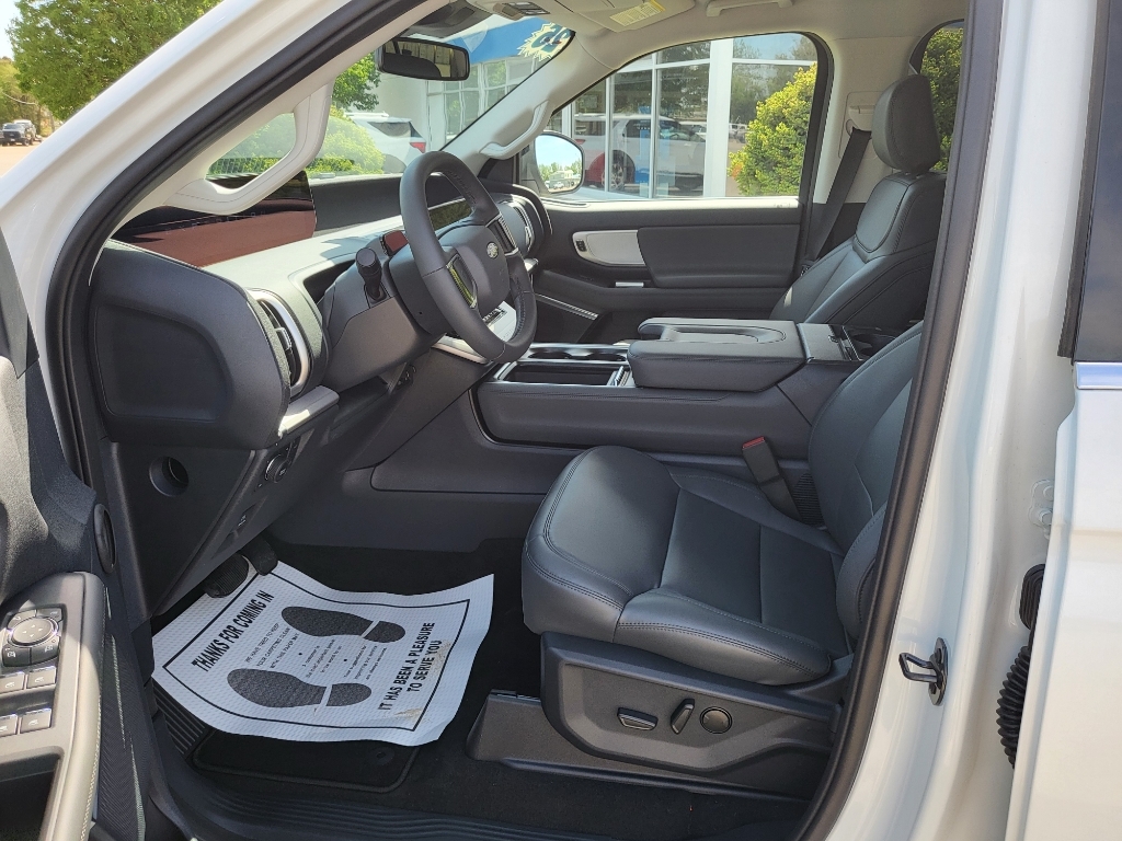 2026 Ford Expedition MAX Active - Star White Metallic Tri-Coat exterior view 9