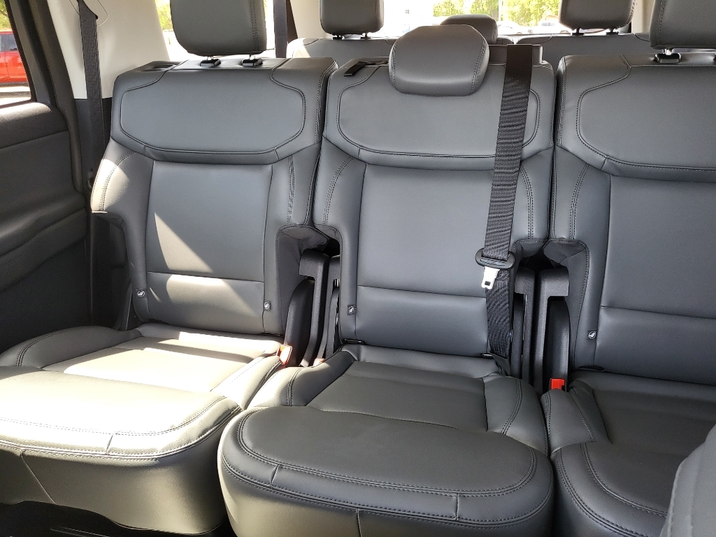 2026 Ford Expedition MAX Active - Star White Metallic Tri-Coat exterior view 17