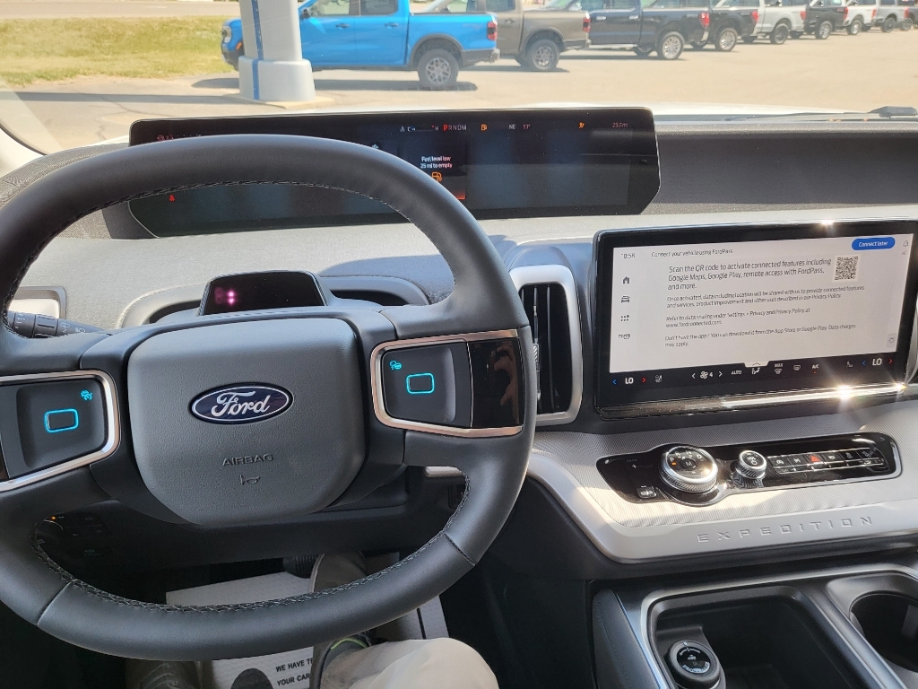 2026 Ford Expedition MAX Active - Star White Metallic Tri-Coat exterior view 10