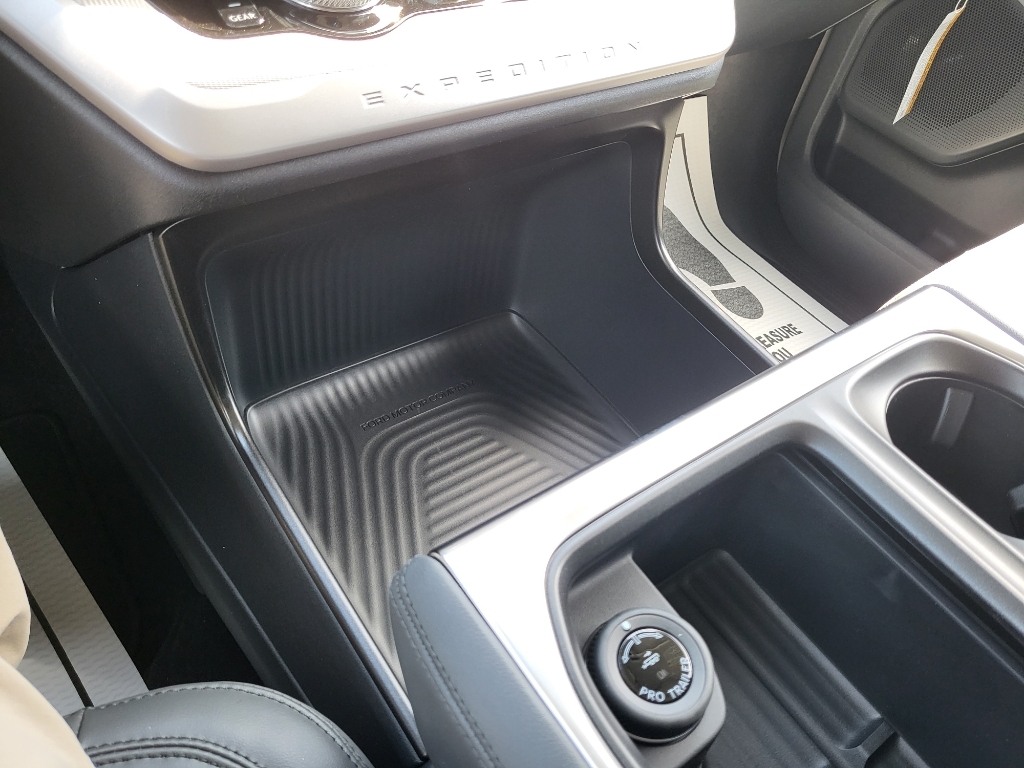2026 Ford Expedition MAX Active - Star White Metallic Tri-Coat exterior view 15