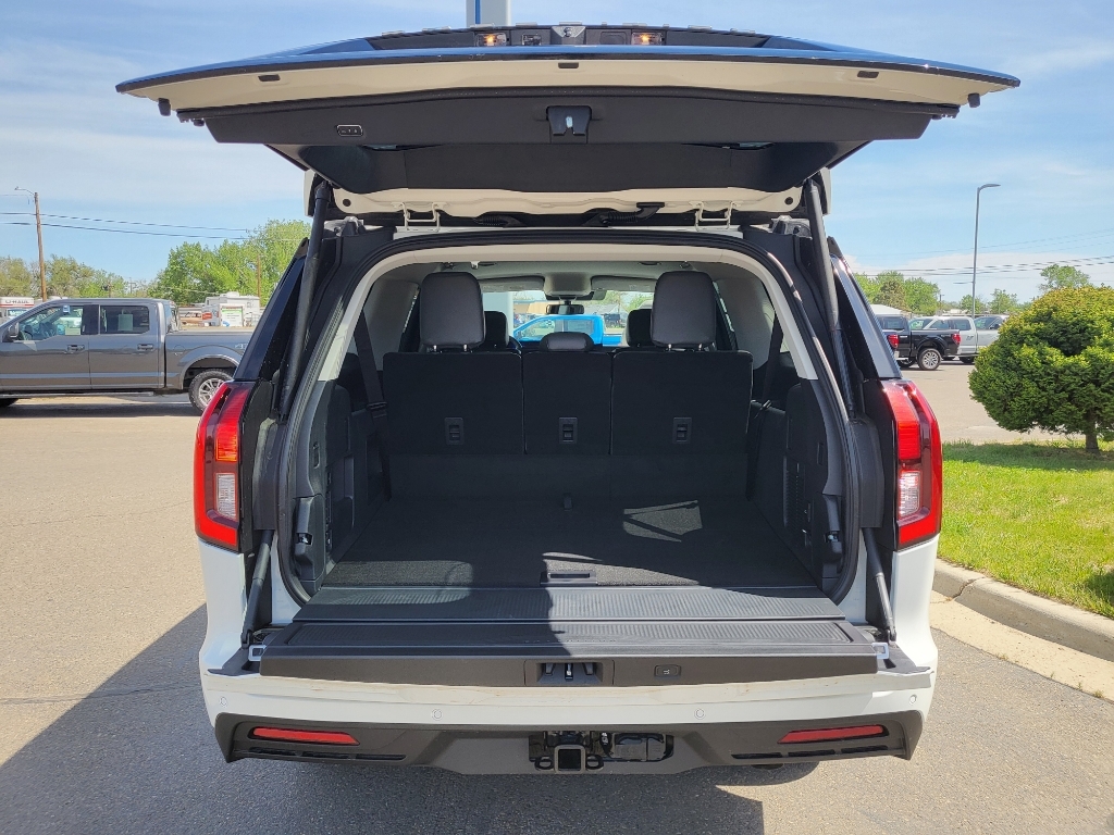 2026 Ford Expedition MAX Active - Star White Metallic Tri-Coat exterior view 6
