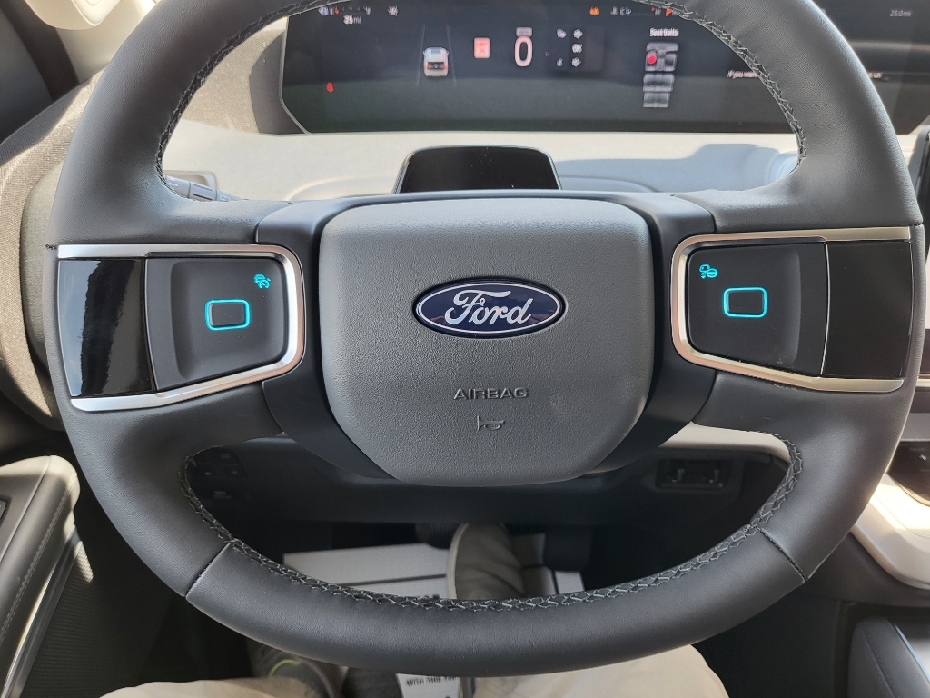 2026 Ford Expedition MAX Active - Star White Metallic Tri-Coat exterior view 11